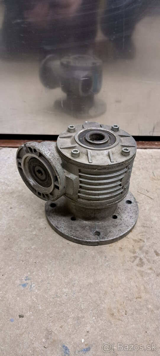 Predam malu duralovu šnekovu prevodovku Varvel 1:100 - 3