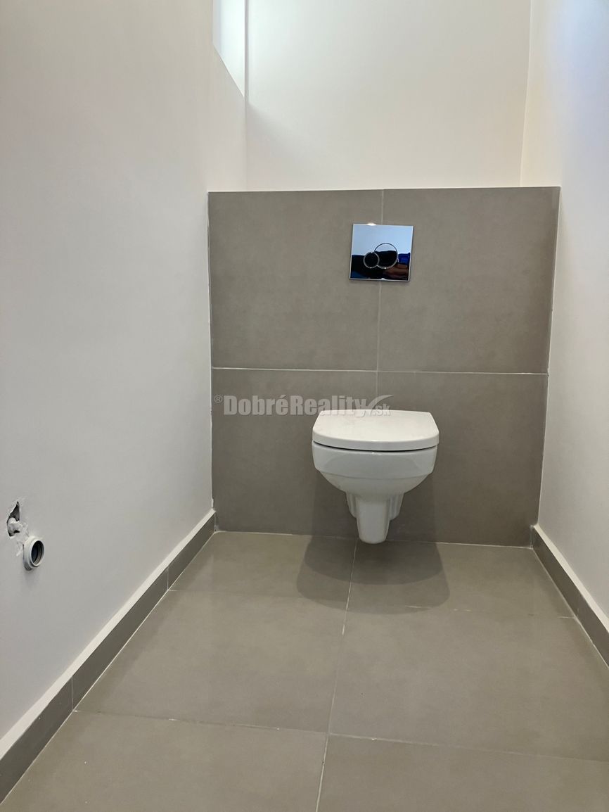 Ponúkame Vám na predaj 3 - izbový rodinný dom po kompletnej - 3