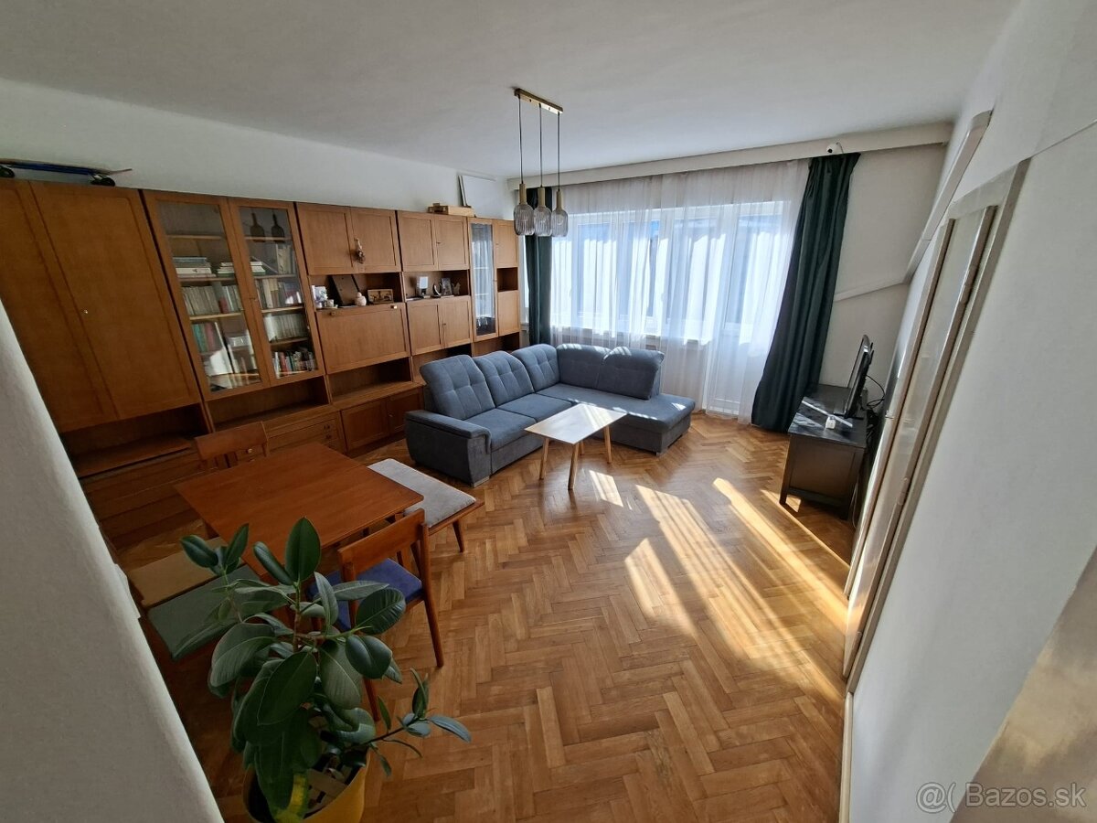 Priestranný 3+ izbový byt na Hornej ulici - 3