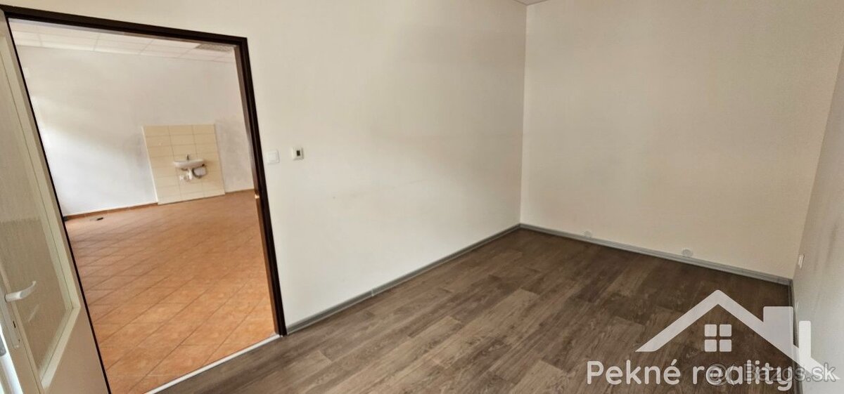 Prenájom priestorov v centre mesta Zvolen - nám. SNP - 3