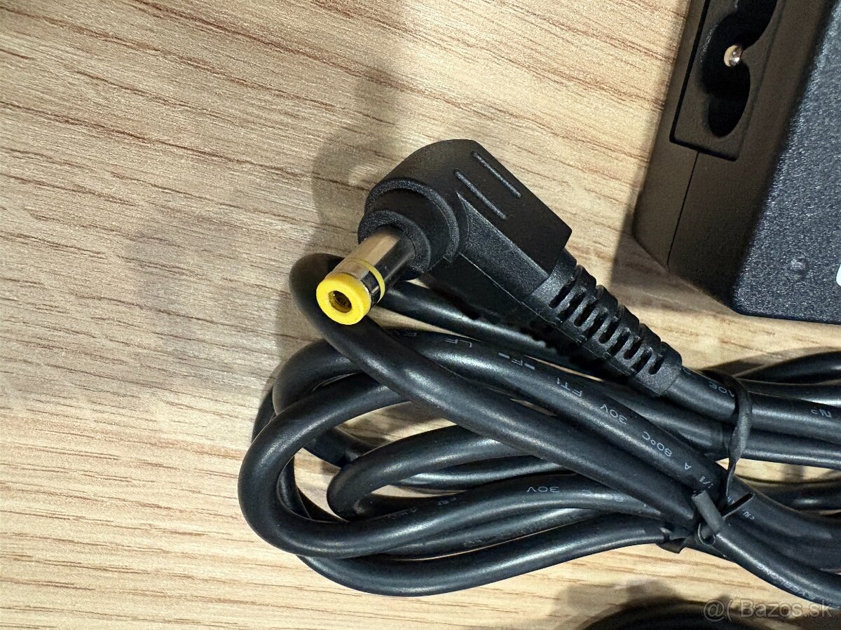 Nápájací adaptér Fujitsu 19V, 4,22A, 80W - 3