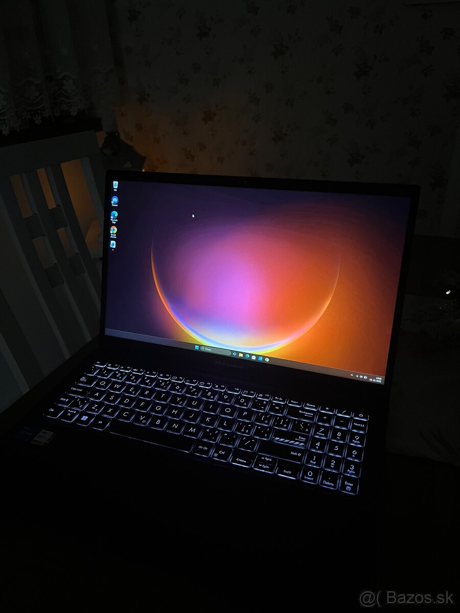 ASUS Vivobook i5 / 16 GB RAM / SSD / Windows 1 - 3