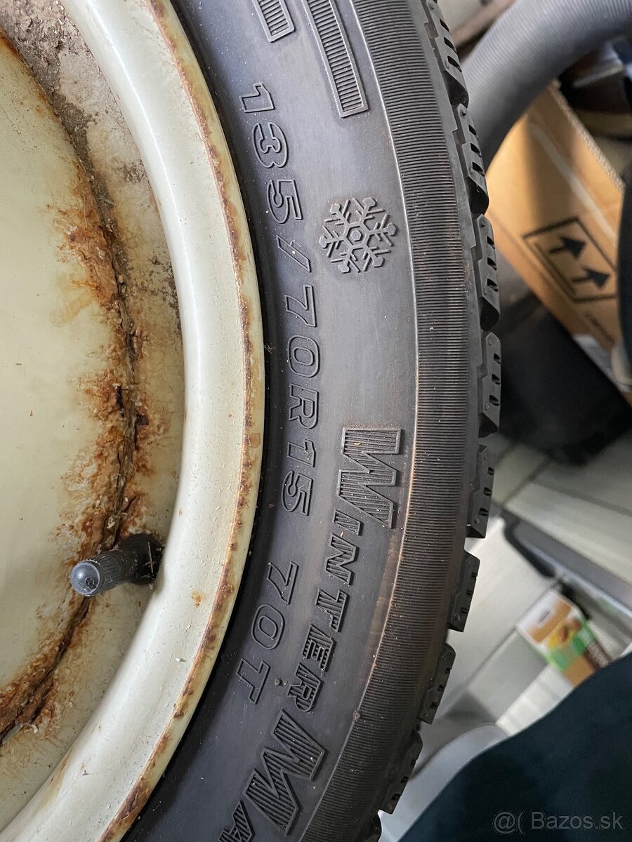 Pneu 135/70 R15 - 3