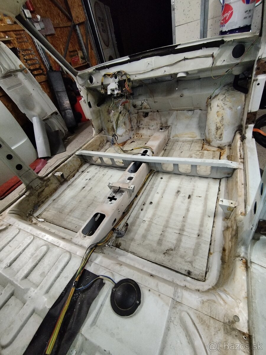 Karoséria Škoda 120 - 3