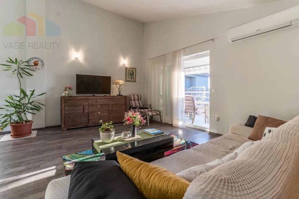 Chorvátsko -6 izbový apartmánový dom pri Zadare, Sukošan - 3