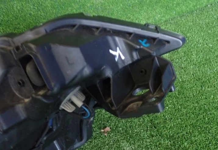 mitsubishi outlander svetlo full led 2019+ - 3