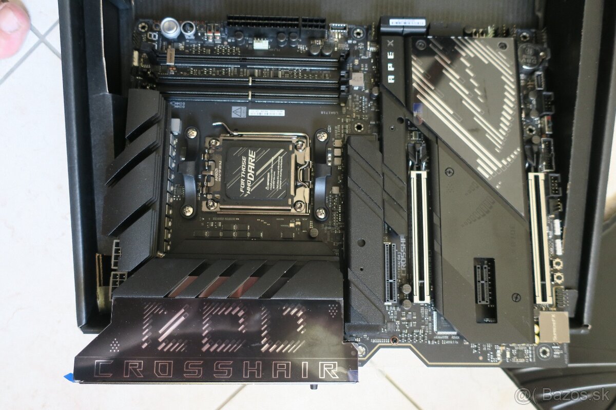 ASUS ROG CROSSHAIR X870E APEX - 3
