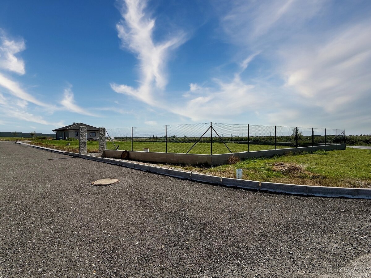 Slnečný stavebný pozemok o výmere 633 m2, Blatné - 3