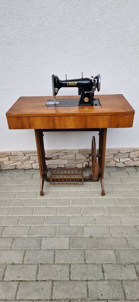 Retro šijací stroj LADA - 3