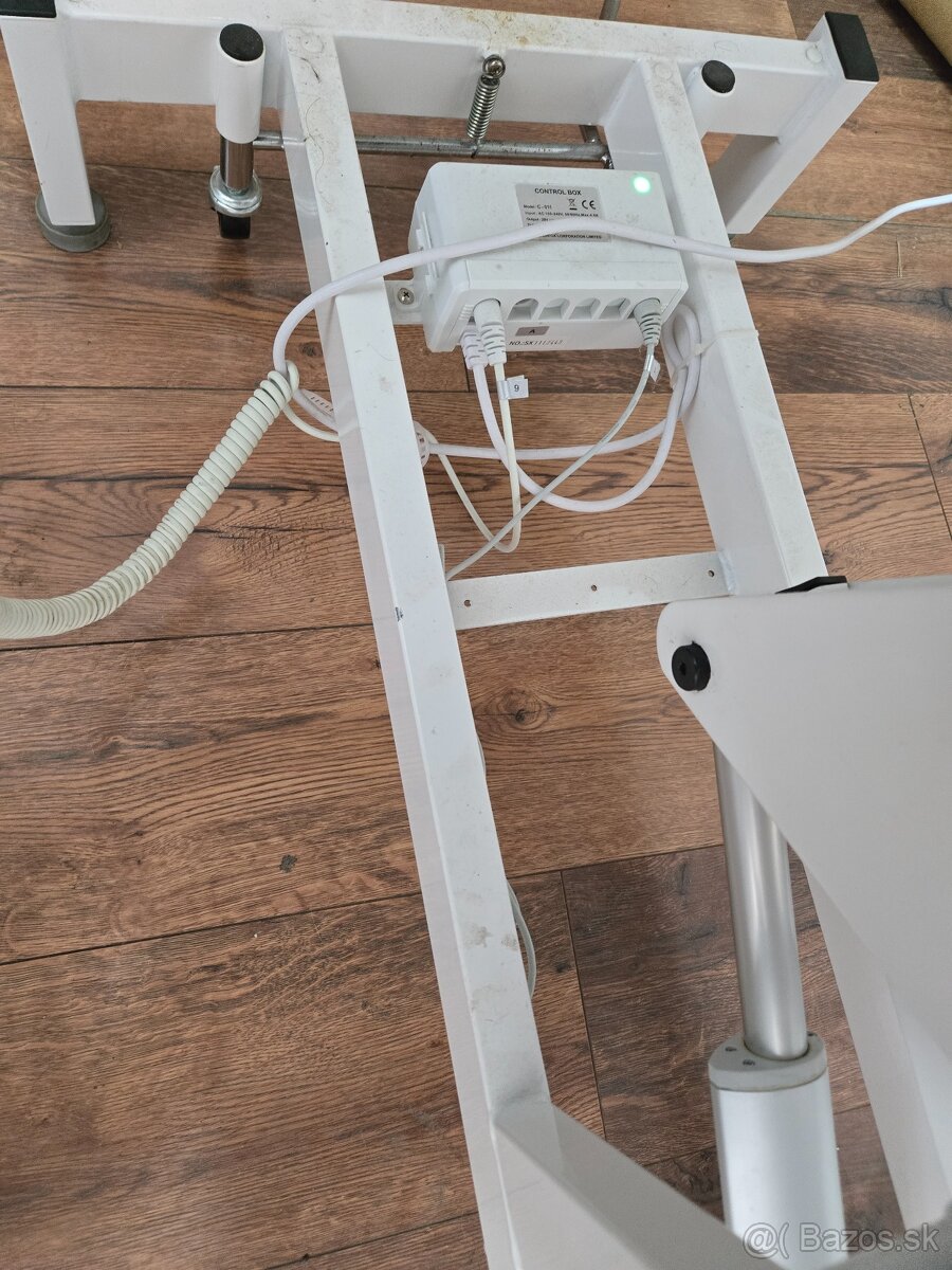 Predám masérsky stôl - 3