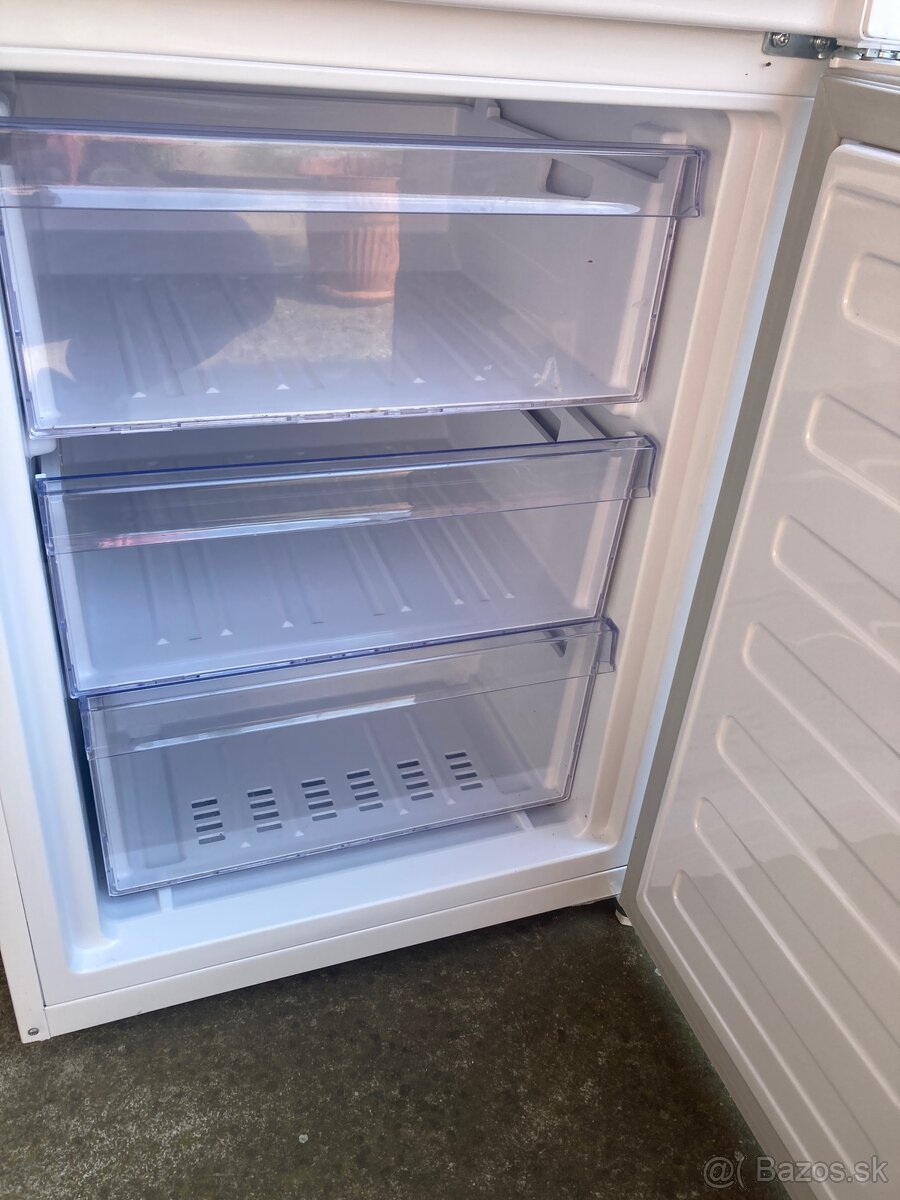 Chladnička s mrazničkou - 3