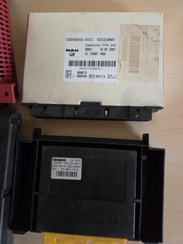 Sada řídicích jednotek MAN TGA - 3