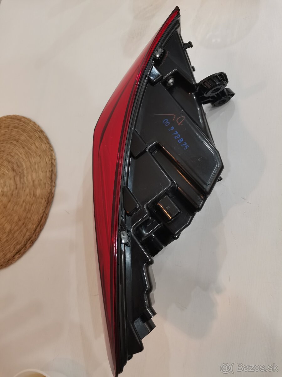 Zadné práve svetlo škoda octavia 4 - 3