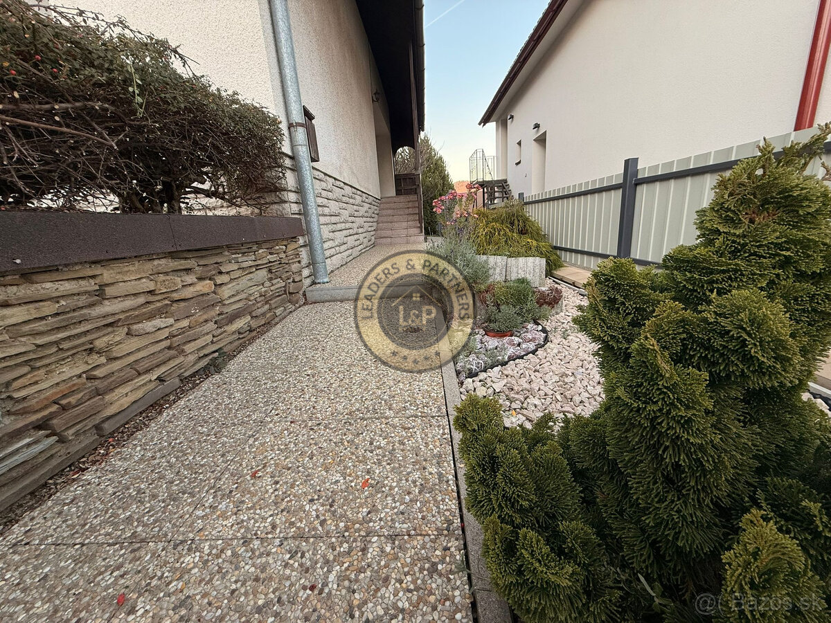 NA PREDAJ - Priestranný 6 izbový dom s garážou v Sabinove - 3