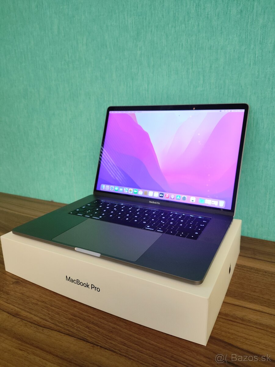 MacBook Pro 15 2016 | i7 • 16GB • 1TB SSD - 3