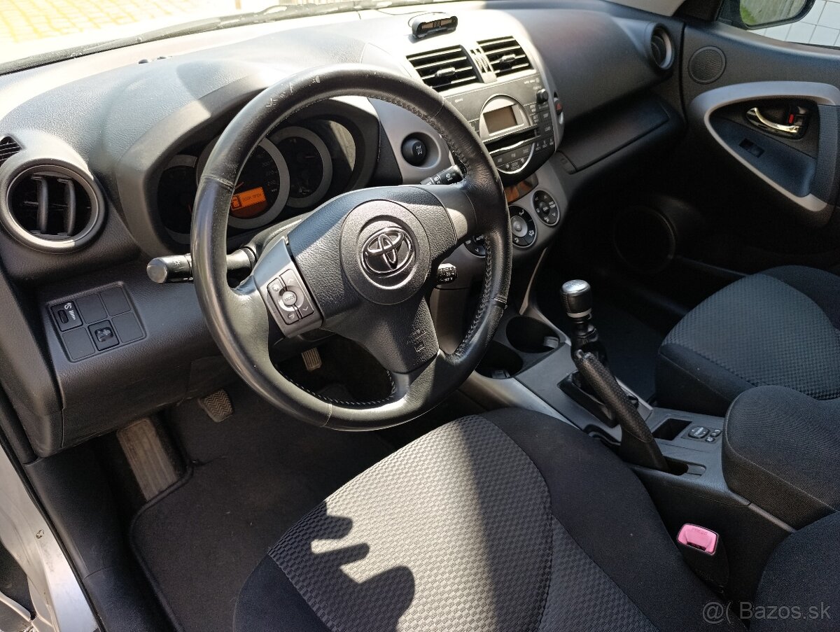 Toyota RAV4 2.2D 4WD 100kW/136PS, 4×4, M6 - 3