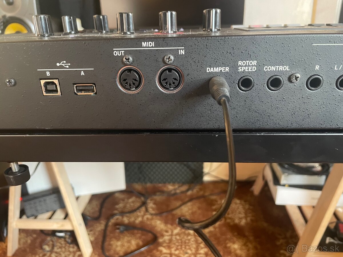 Vox Continental 73 BK + case - 3