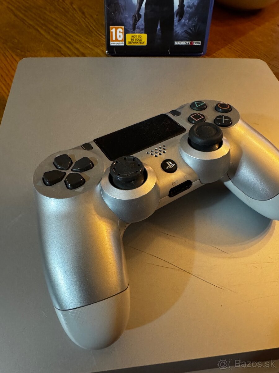 PS4 Slim 500GB + 2x ovládač + Uncharted 4 + káble - 3
