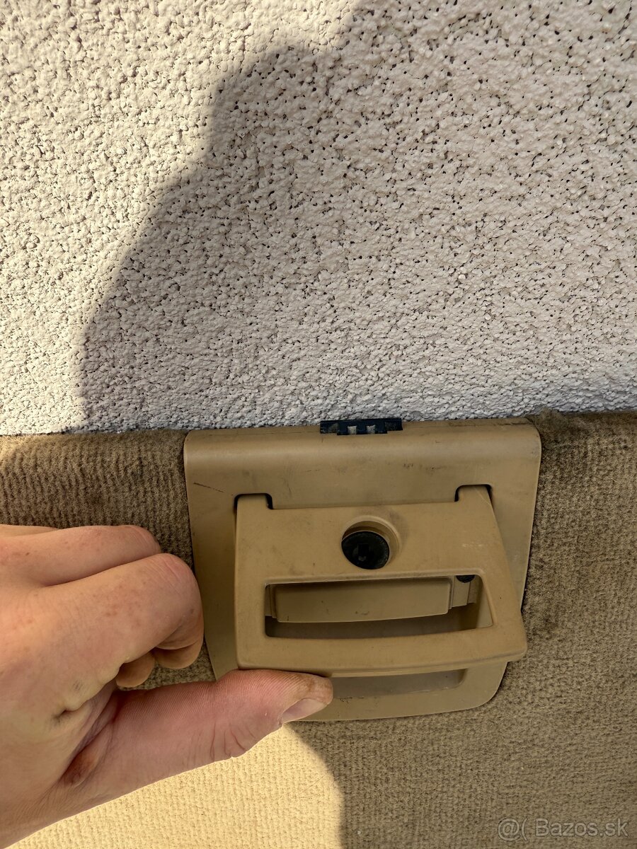 Predam plato, kryt rezervy, BMW F11 - 3