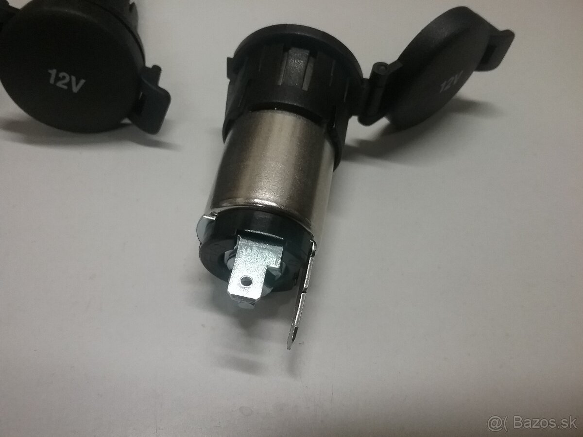 AUTOZÁSUVKA 12 V - 3