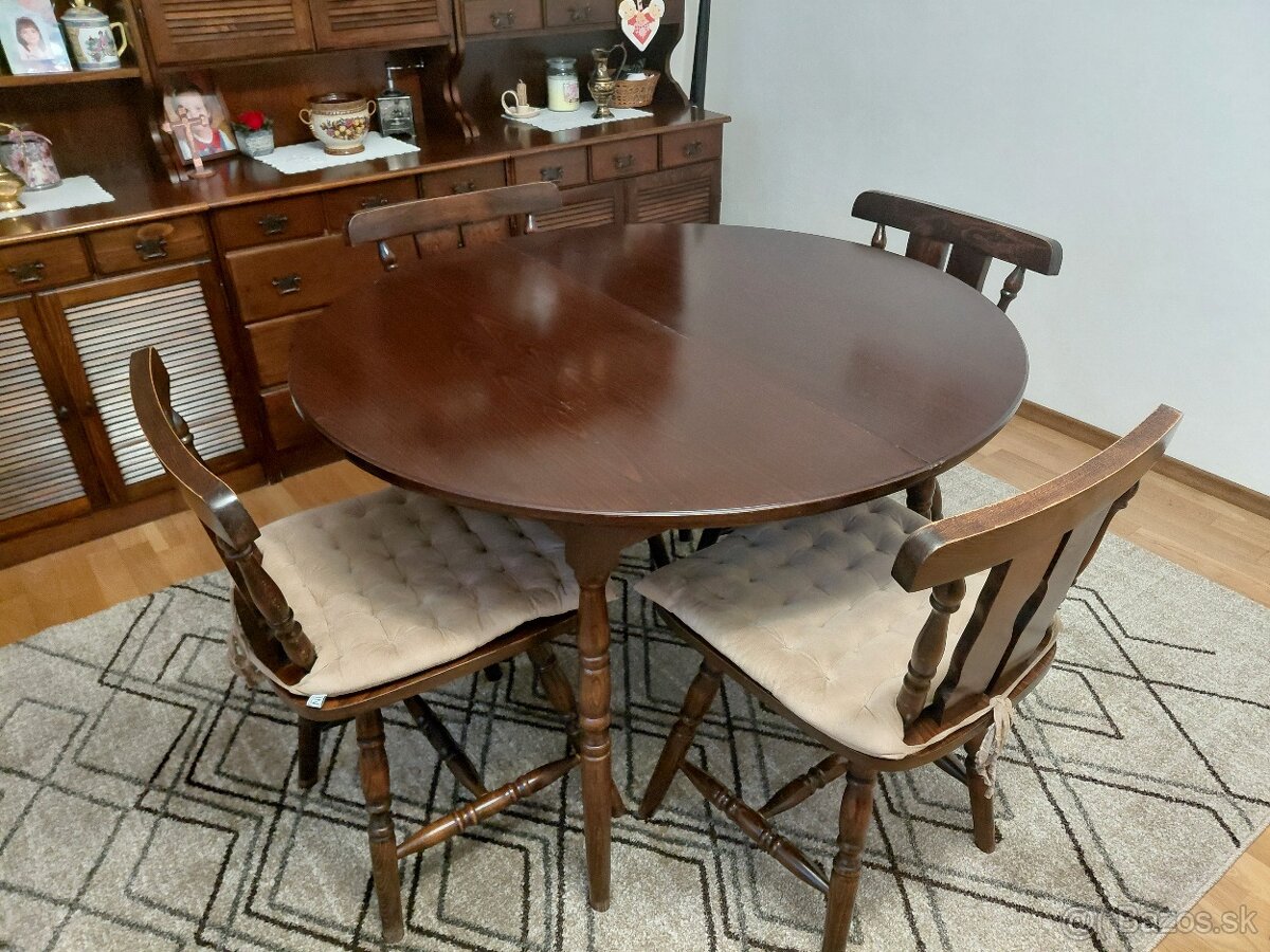 Stôl a stoličky. - 3