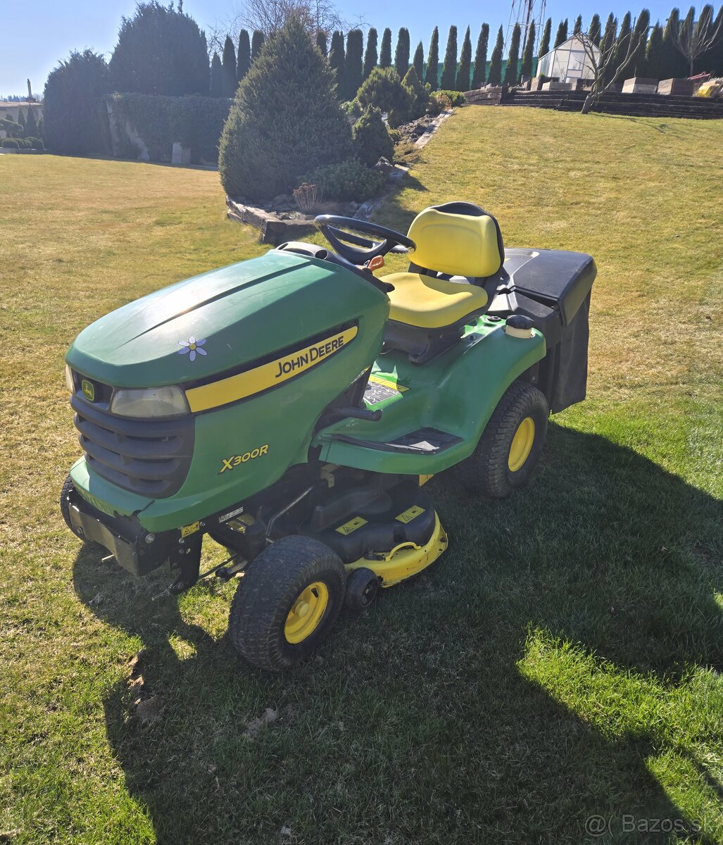 Traktorova kosačka John deere X300R dvojvalec - 3