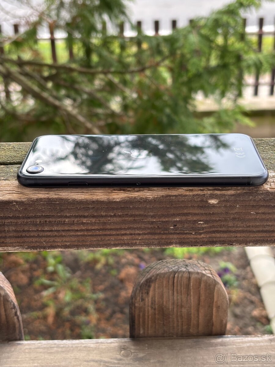 iPhone SE 2020 - 3