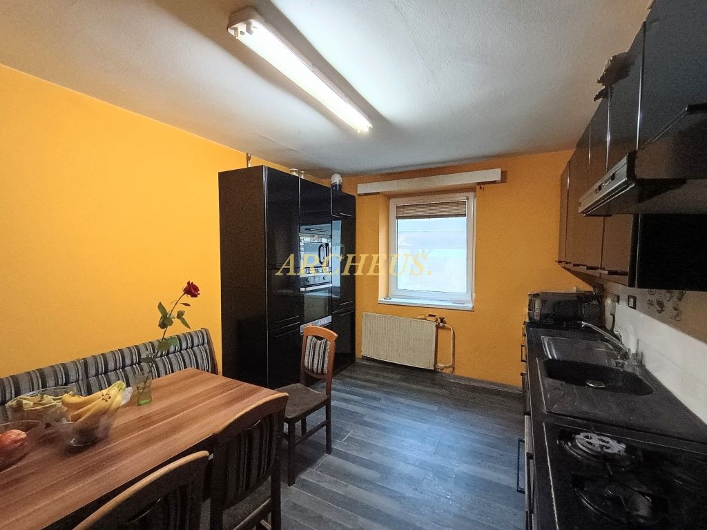 NA PREDAJ VIACGENERAČNÝ RODINNÝ DOM, POZEMOK 584M2, MYJAVA - 3