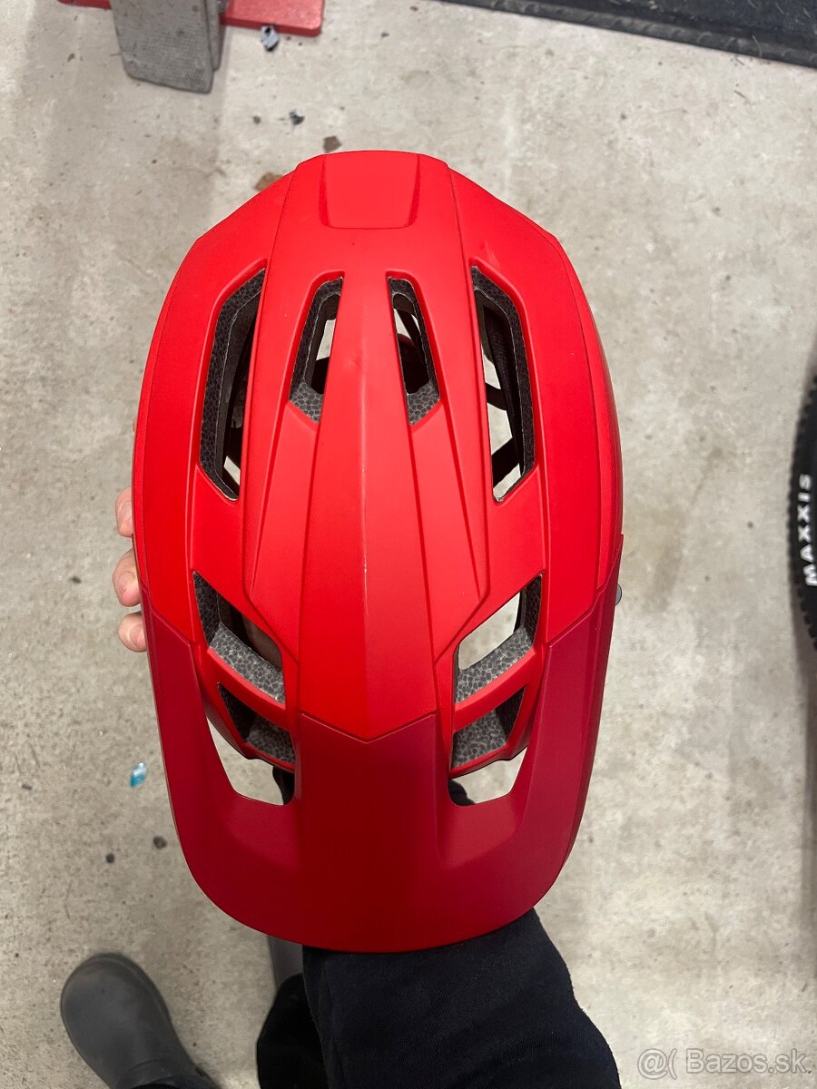 Predam prilbu helmu - 3