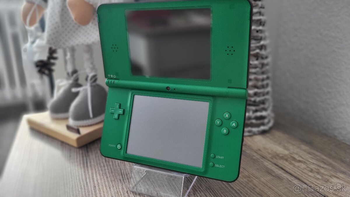 Nintendo DSi XL - 3