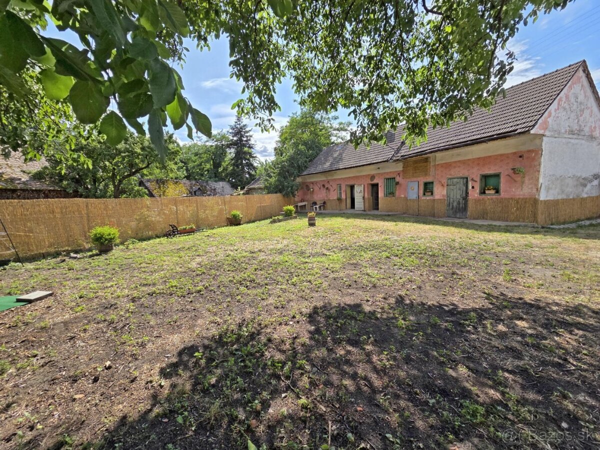 Stavebný pozemok v centre Lozorna s platným stav. povolením - 3