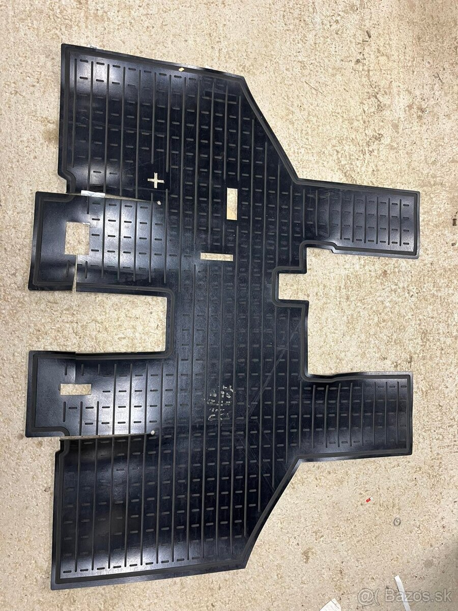 Gumová rohož na traktory zetor presne sedí - 3