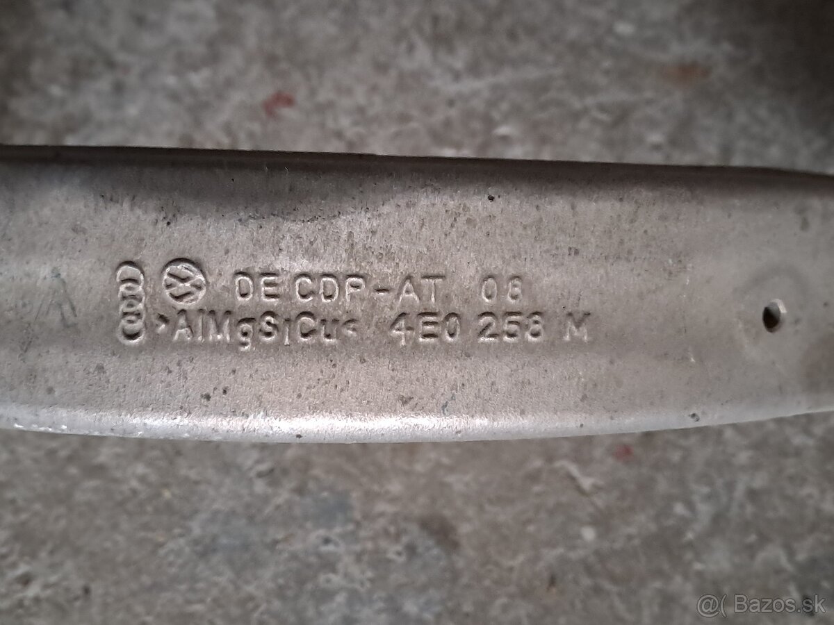 otoč pravý predok pravá predná AUDI A8 D3 - 3