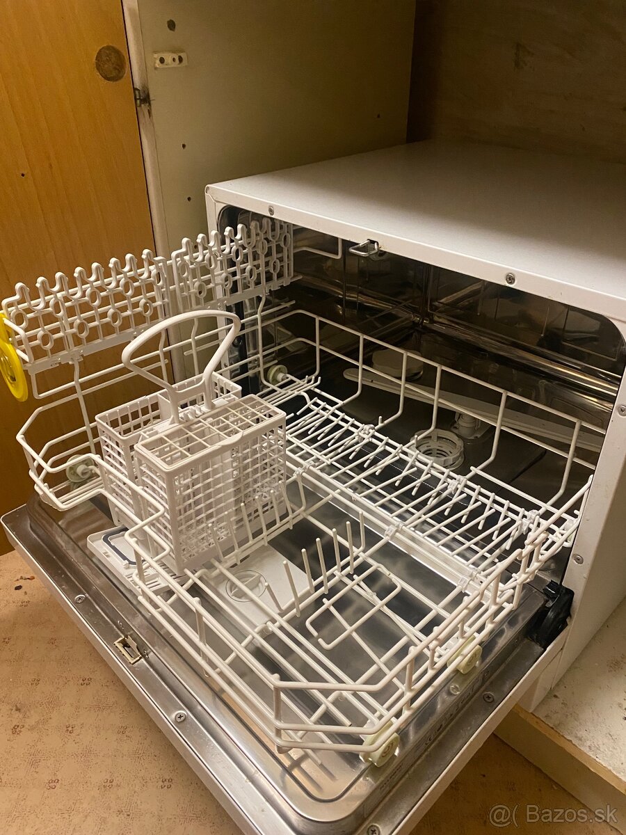 Stolova umyvacka riadu - 3