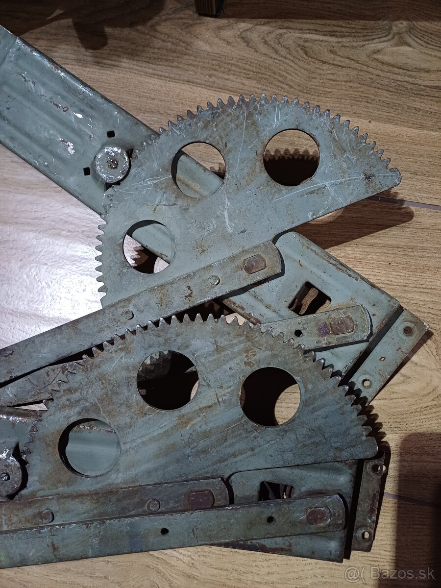 MECHANIZMUS NA SPÚŠŤANIE OKIEN ŠKODA - 3