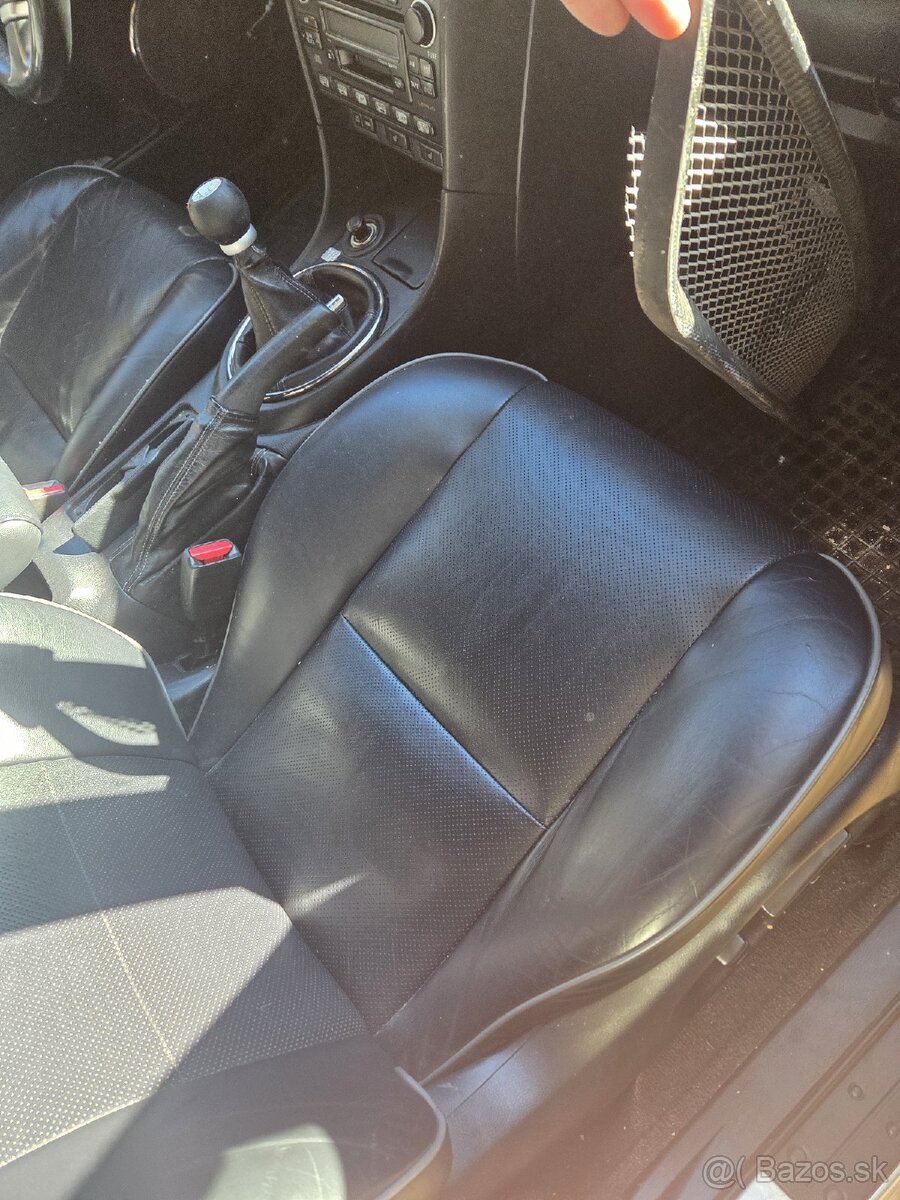 Čierny interiér Lexus is200 - 3