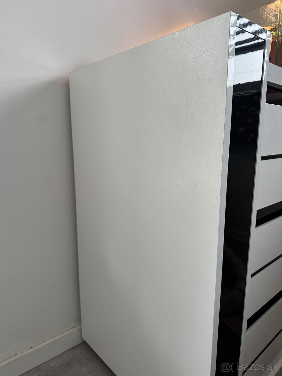 Predám modernú bielo-čiernu komodu - 3