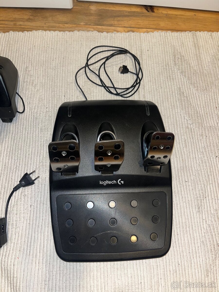 Herný volant G29 Logitech driving force - 3