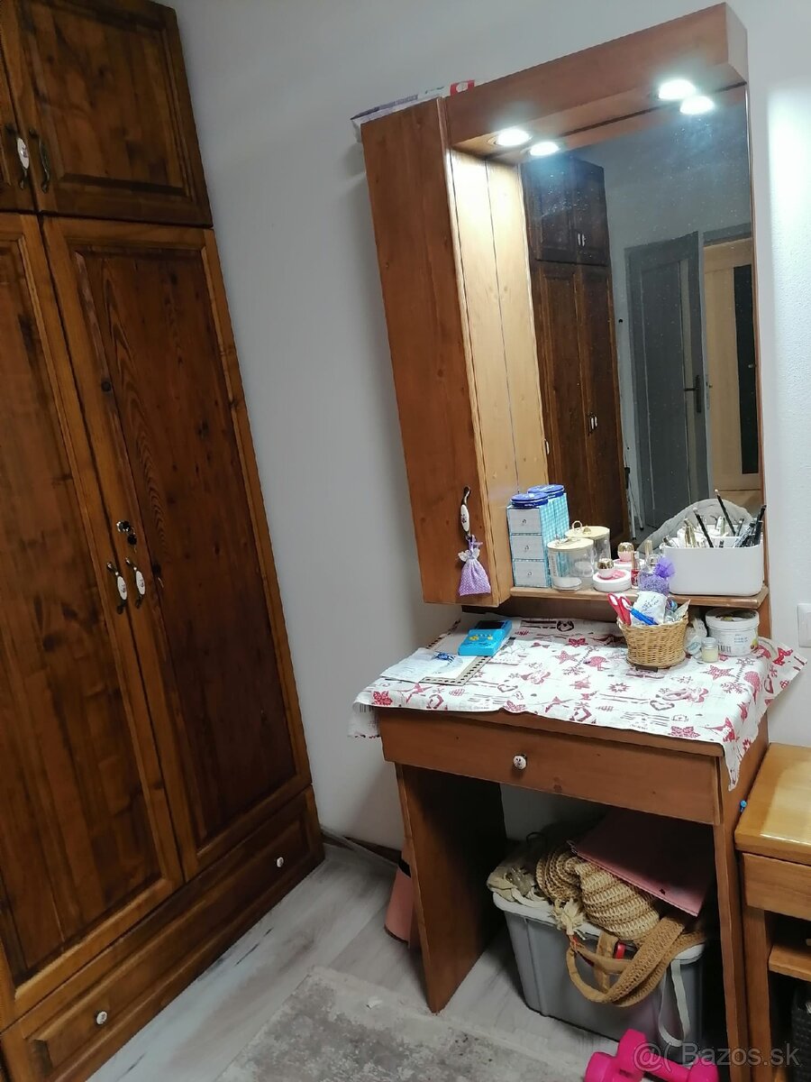 Kozmetický stolík - 3