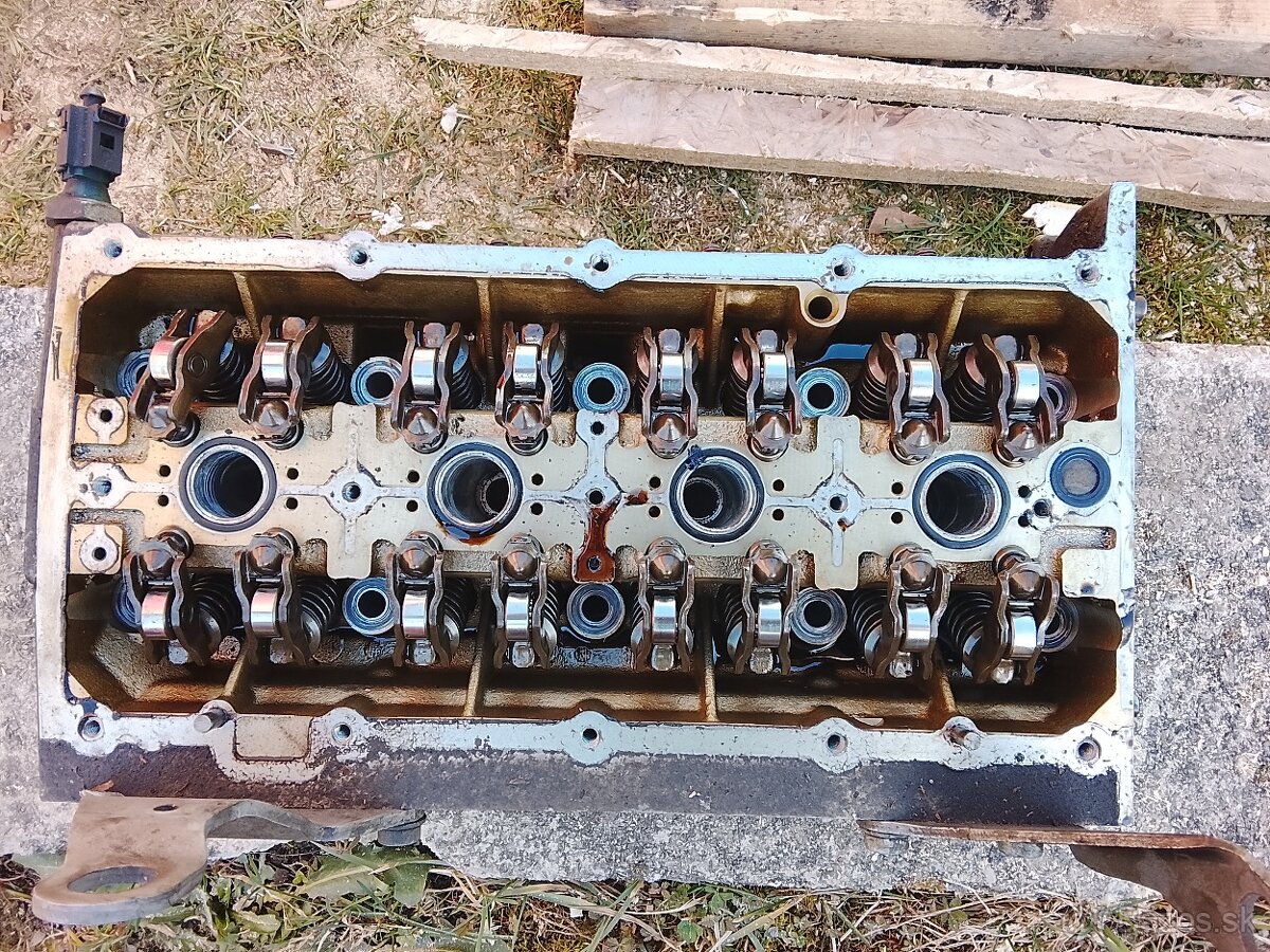 Octavia 2 1.6 fsi hlava valcov - 3