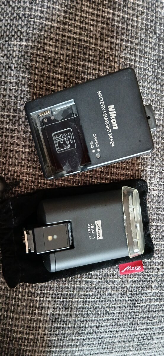 Nikon D 3100 plus 2x objektív.. platny do zmazania - 3