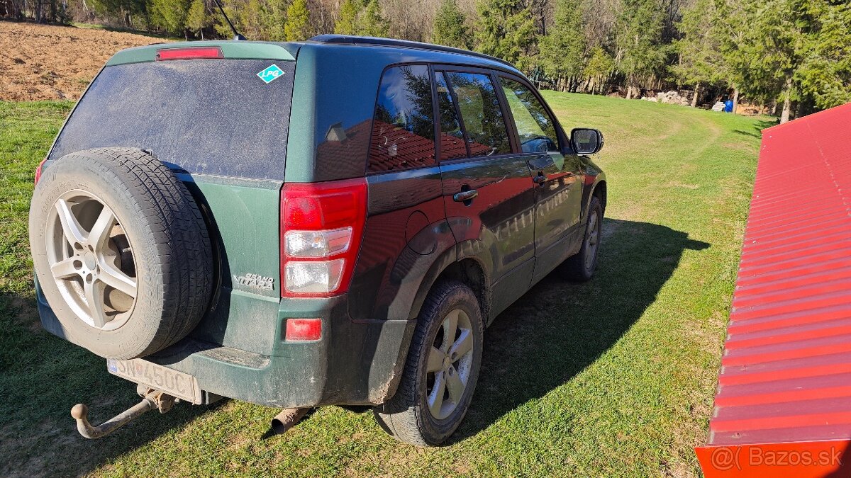 Suzuki Grand Vitara 2.4 - 3