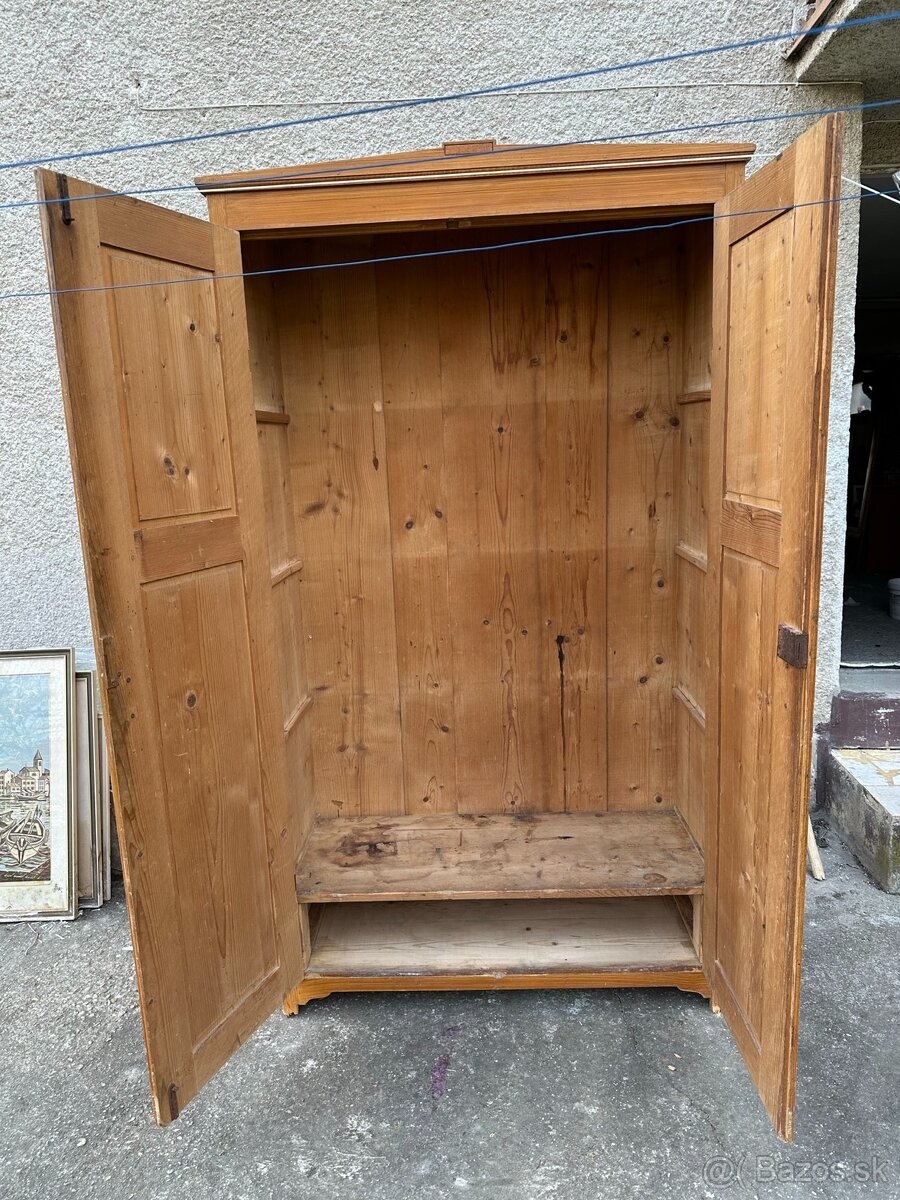 starožitné masívne skrine - 3