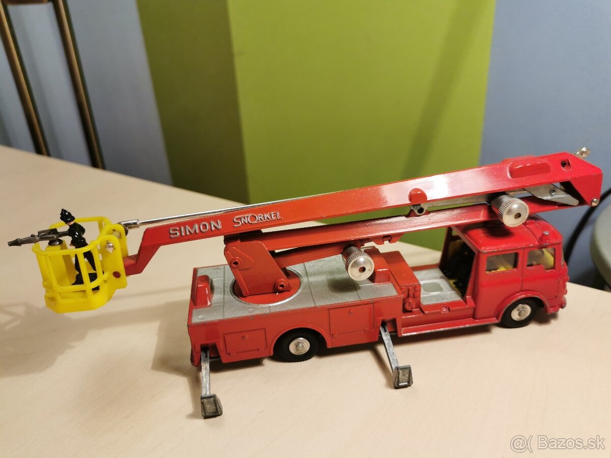 Corgi Major Simon požiarnici - 3