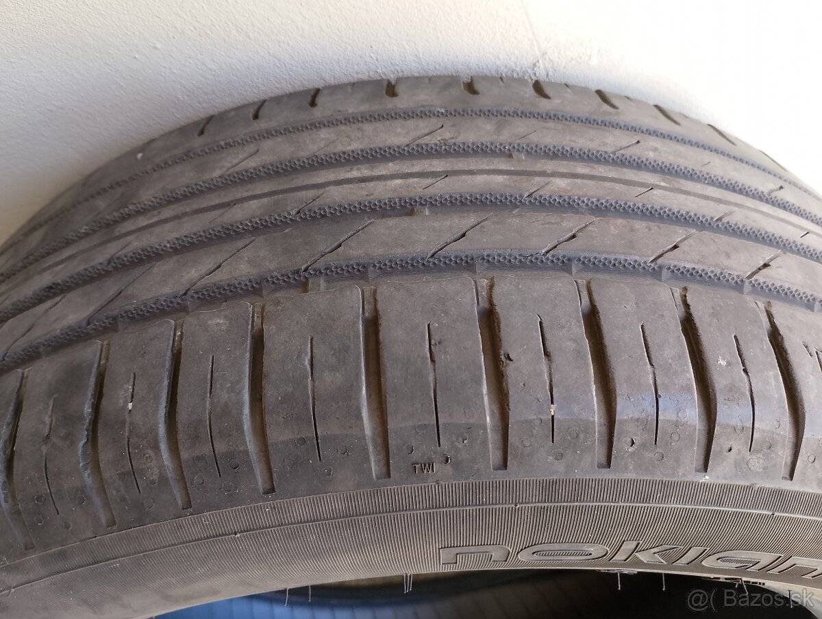 Nokian Tyres 215/55/R17 - 3