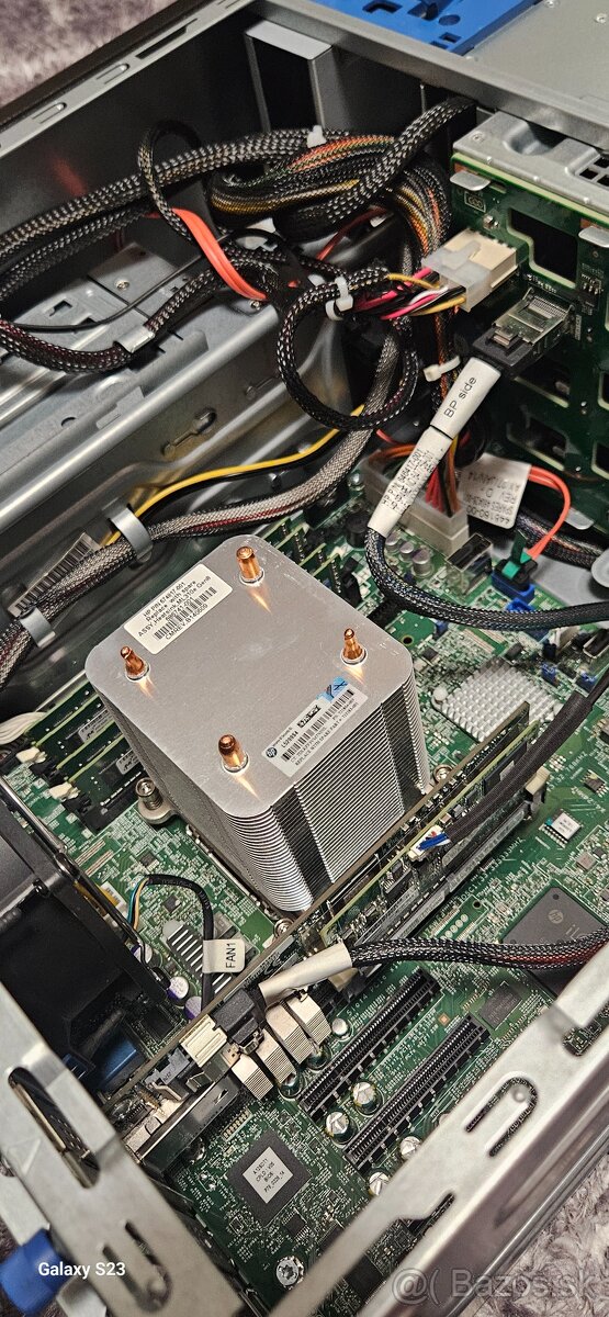 HP Proliant ML310e Gen8 v2 - 3