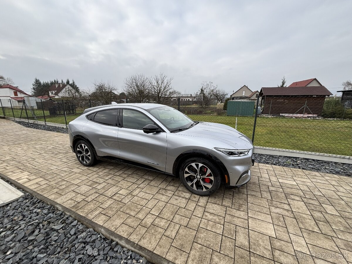 Mustang Mach-E 4x4 ER , 98 KWH , 351 koní odpočet DPH - 3