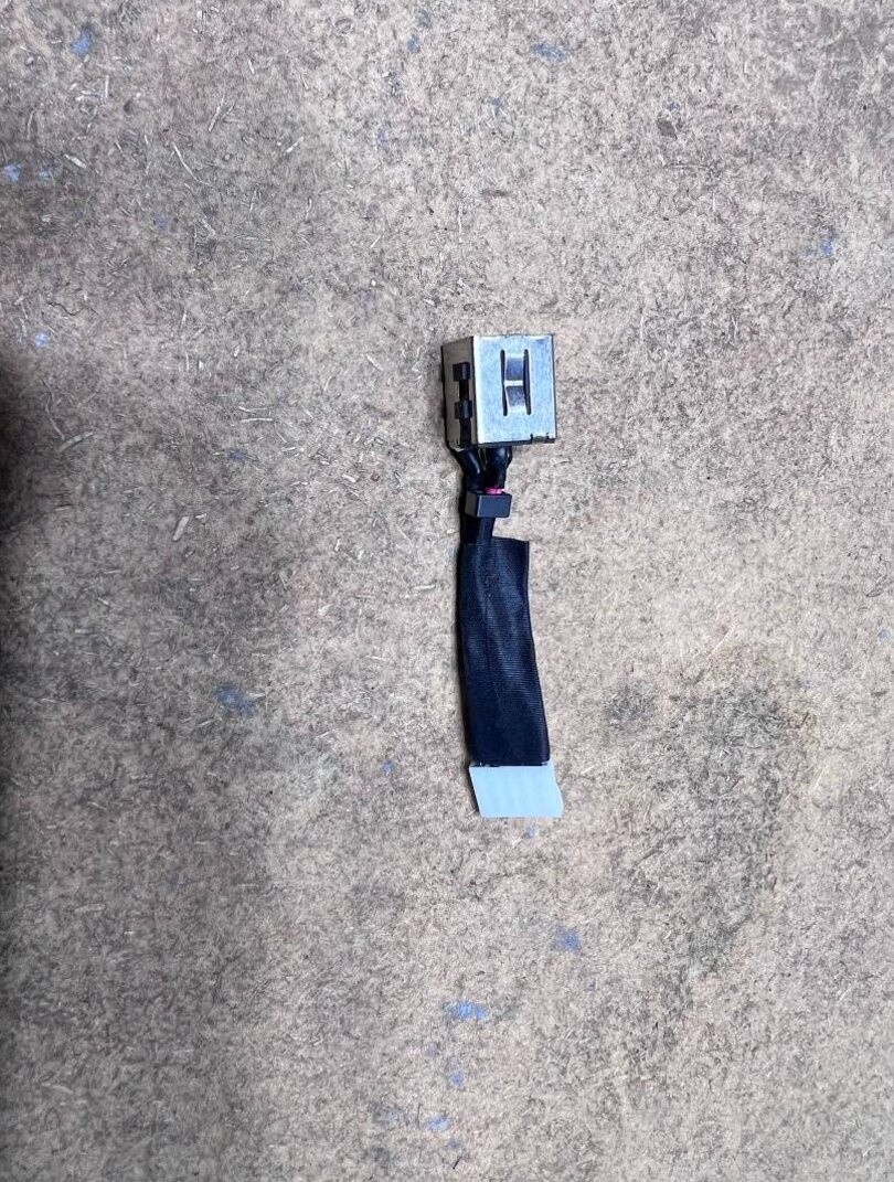 Predám použitý napájací káblik pre Dell Latitude 5500. - 3