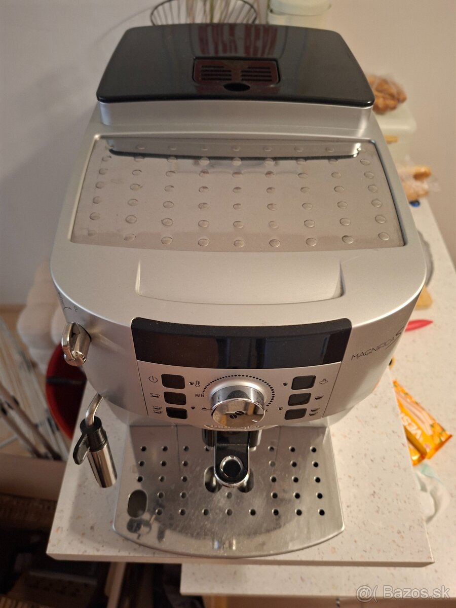 Predám kávovar Delonghi Magnifica S - 3