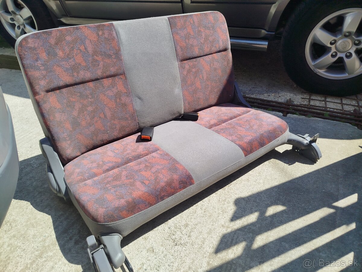 Nissan Terrano Sedačky - 3